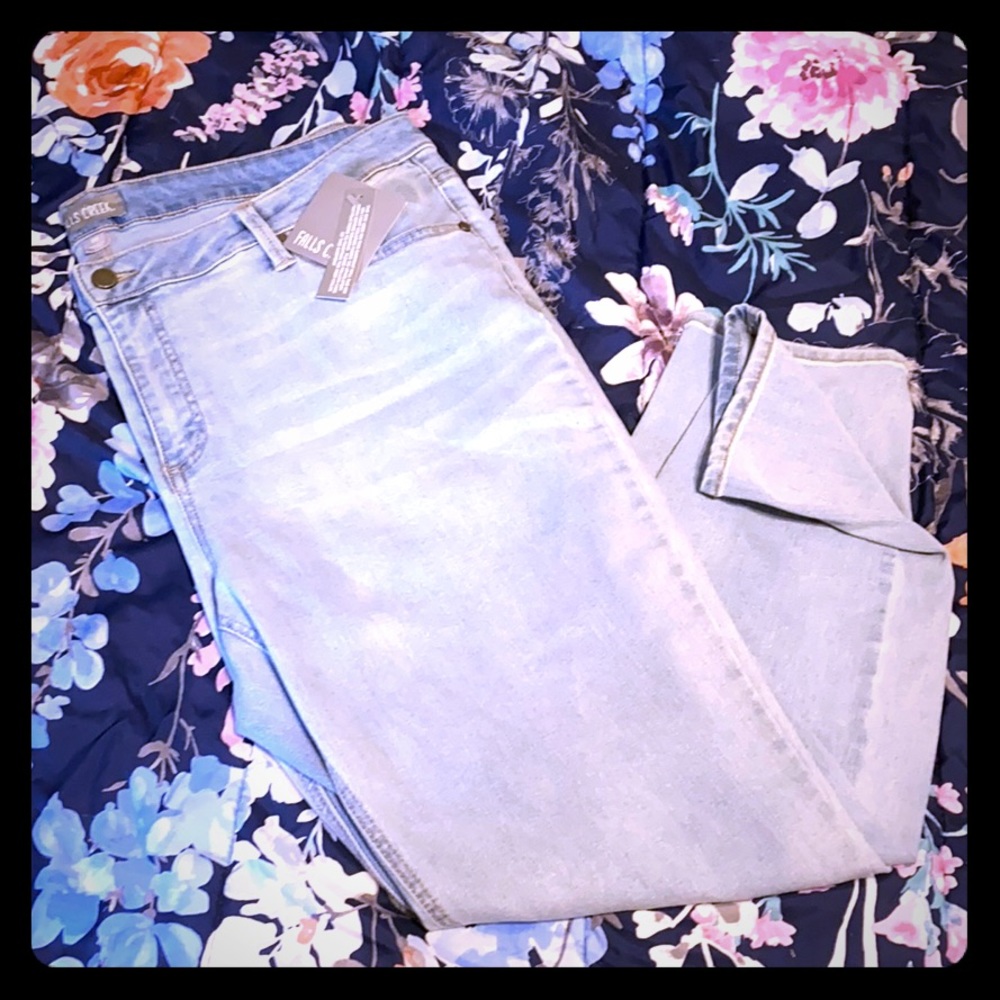 🥰NWT🥰 Light Wash Jeans
